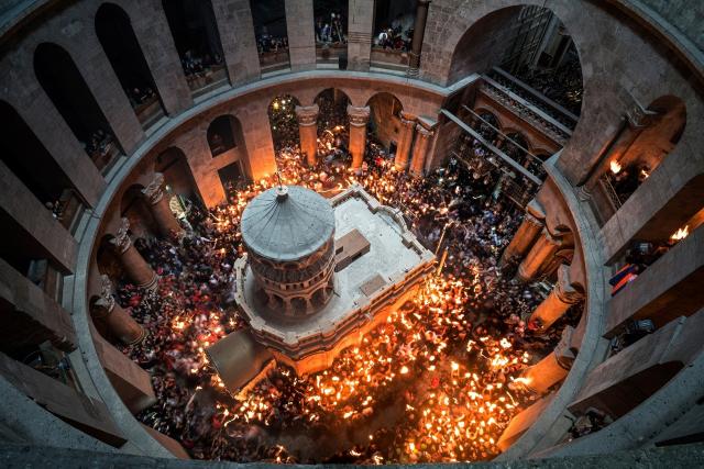 Hristos a Înviat! Sfânta Lumină s-a pogorât la Ierusalim în jurul orei 13.55