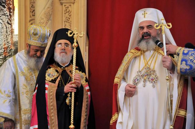 Patriarhul îl felicită pe Arhiepiscopul Timotei al Aradului la aniversarea de 85 de ani