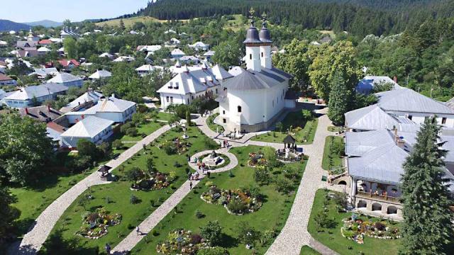 Mănăstirea Văratec: A fost descoperit vechiul cimitir al aşezământului monahal