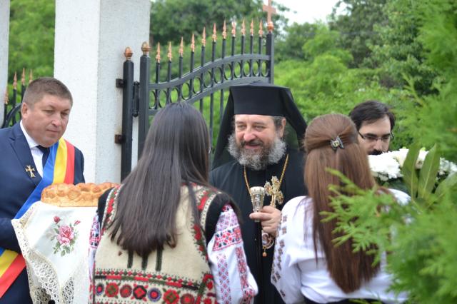 Slujire arhierească la Parohia „Sfânta Treime” din Smârdan