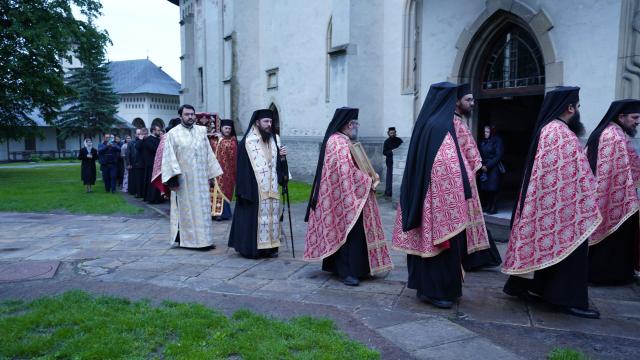 Suceava: Racla cu moaștele Sfântului Mare Mucenic Ioan cel Nou a fost așezată spre închinare