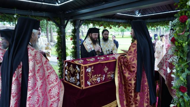 Suceava: Racla cu moaștele Sfântului Mare Mucenic Ioan cel Nou a fost așezată spre închinare