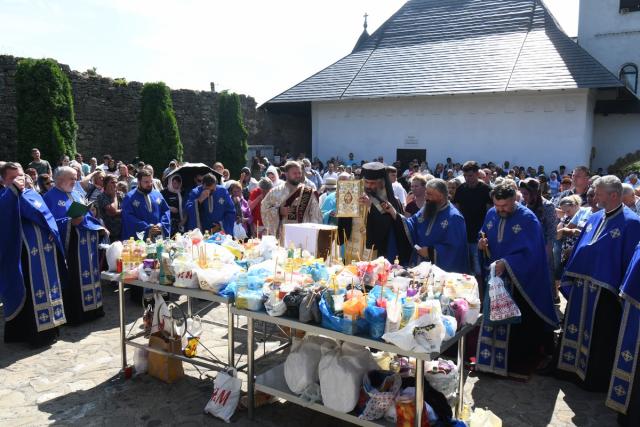 PS Antonie a slujit Taina Sfântului Maslu la Mănăstirea Hadâmbu
