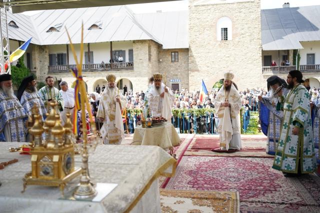 Hramul Mănăstirii Neamț: „Prin participarea noastră la Sfânta Liturghie, suntem prezenți la Înălțarea Domnului la cer”