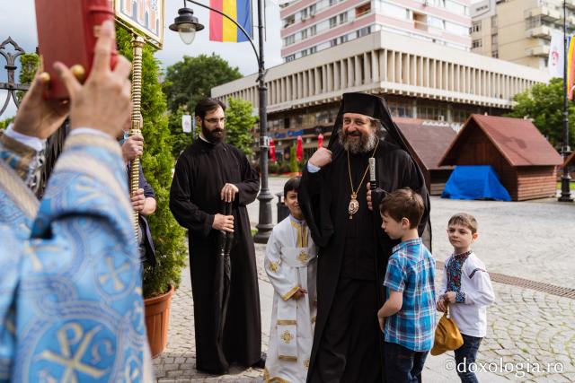 Liturghie arhierească la mănăstirea ieșeană unde au fost aduse prima data moaștele Sfintei Cuvioase Parascheva