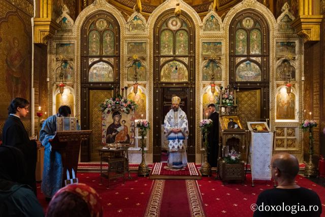 Liturghie arhierească la mănăstirea ieșeană unde au fost aduse prima data moaștele Sfintei Cuvioase Parascheva