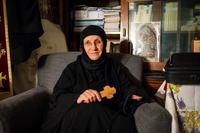Sicriul cu trupul Maicii Siluana a fost depus la Biserica Talpalari