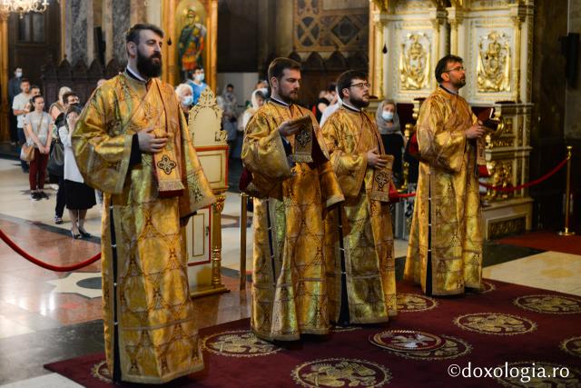 Slujbă de priveghere în cinstea Sfintei Cuvioase Parascheva, la Catedrala Mitropolitană din Iași
