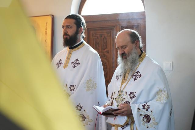PS Nichifor Botoșăneanul la Mănăstirea Paltin – Petru Vodă: „Suntem chemați să ne plecăm și să luăm aminte la viața Sfântului Iustin Martirul și Filosoful”