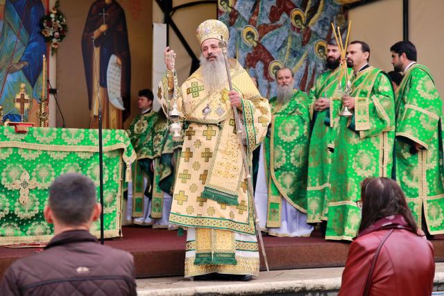 Sărbătoarea Pogorârii Duhului Sfânt la Iași: Mitropolitul Teofan a explicat când vine Duhul Sfânt asupra oamenilor