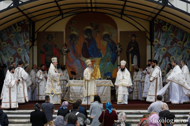 De 380 de ani, Sfânta Cuvioasă Parascheva ocrotește ținutul binecuvântat al Moldovei: „Mulţumim lui Dumnezeu pentru darul făcut Iaşilor”