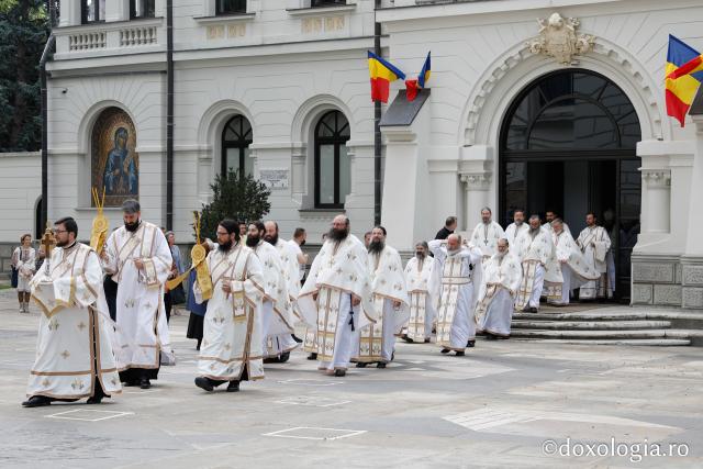 De 380 de ani, Sfânta Cuvioasă Parascheva ocrotește ținutul binecuvântat al Moldovei: „Mulţumim lui Dumnezeu pentru darul făcut Iaşilor”