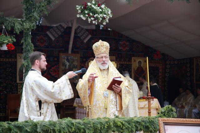 6 ierarhi, prezenți la sfințirea Bisericii cu hramurile „Acoperământul Maicii Domnului” şi „Sfântul Mare Mucenic Gheorghe” din satul Cracăul Negru-Neamț