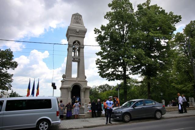Recunoștință pentru eroii și ostașii țării noastre: IPS Teofan a sfințit Monumentul Eroilor din Galata