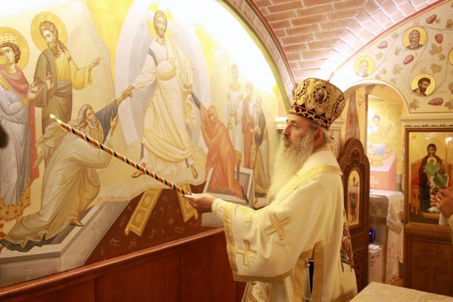 IPS Părinte Mitropolit Teofan a sfințit astăzi pictura paraclisului de la Spitalul „Providența” și a binecuvântat locul pentru o nouă biserică