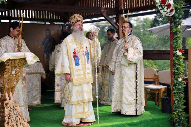 IPS Părinte Mitropolit Teofan a sfințit astăzi pictura paraclisului de la Spitalul „Providența” și a binecuvântat locul pentru o nouă biserică