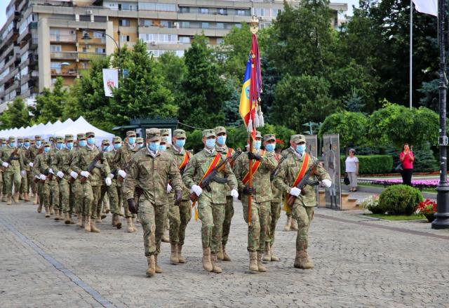 Ziua Drapelului Național la Iași. IPS Mitropolit Teofan: „Crucea pentru Biserică, Drapelul pentru oaste, copilul pentru Familie și pentru țară”