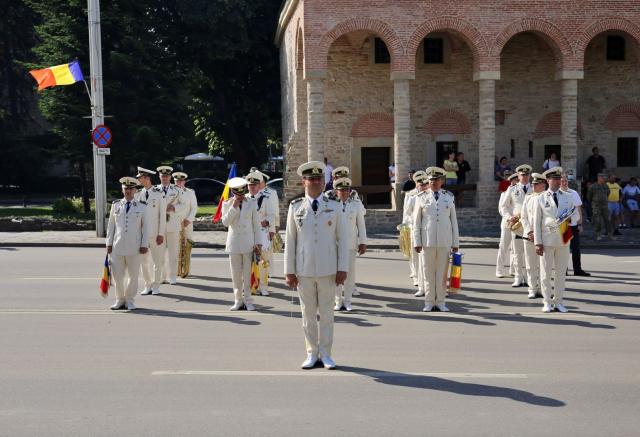 Ziua Drapelului Național la Iași. IPS Mitropolit Teofan: „Crucea pentru Biserică, Drapelul pentru oaste, copilul pentru Familie și pentru țară”