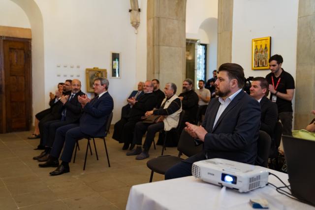 Simpozion, apariții editoriale și expoziție tematică, cu prilejul aniversării a 380 de ani de la aducerea moaştelor Sfintei Cuvioase Parascheva