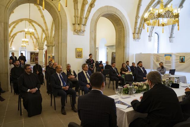 Simpozion, apariții editoriale și expoziție tematică, cu prilejul aniversării a 380 de ani de la aducerea moaştelor Sfintei Cuvioase Parascheva