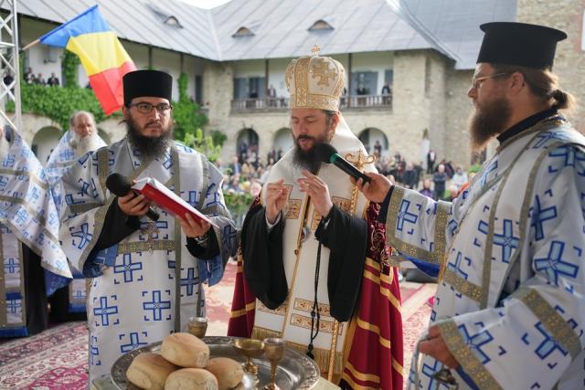 Hramul Mănăstirii Neamț: „Prin participarea noastră la Sfânta Liturghie, suntem prezenți la Înălțarea Domnului la cer”