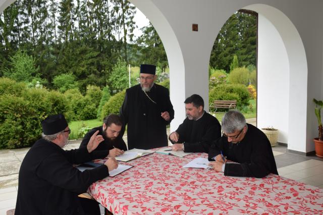 Training catehetic pentru preoții din protopopiatele Ceahlău și Târgu Neamț: „Ne-a dat un impuls și curaj de a fi consecvenți”
