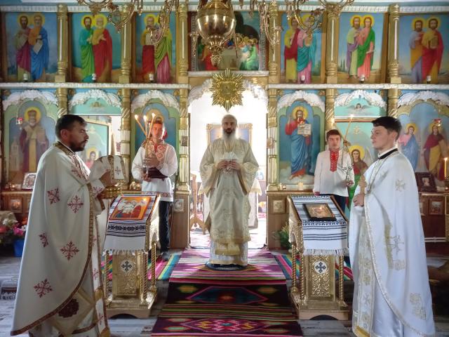 Liturghie arhierească în Parohia Burlănești - Edineț