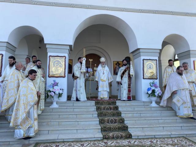 Biserica „Sfinții Arhangheli Mihail și Gavriil” din Calapodești, resfinţită de IPS Ioachim