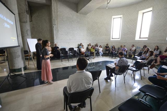 Atelier de public speaking la Catedrala din Onești: „Ne-am propus să gestionăm emoții, dar am dezlănțuit o mare de emoții la despărțire”