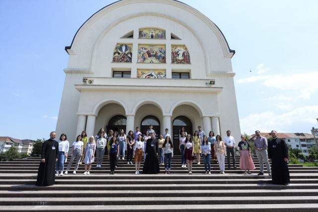 Atelier de public speaking la Catedrala din Onești: „Ne-am propus să gestionăm emoții, dar am dezlănțuit o mare de emoții la despărțire”