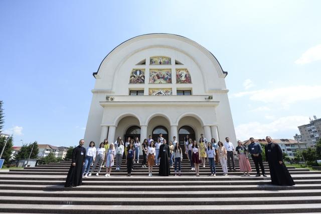 Atelier de public speaking la Catedrala din Onești: „Ne-am propus să gestionăm emoții, dar am dezlănțuit o mare de emoții la despărțire”