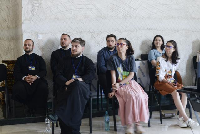 Atelier de public speaking la Catedrala din Onești: „Ne-am propus să gestionăm emoții, dar am dezlănțuit o mare de emoții la despărțire”