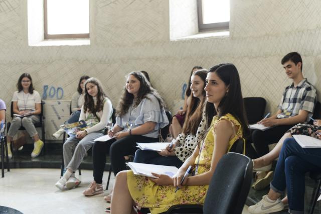 Atelier de public speaking la Catedrala din Onești: „Ne-am propus să gestionăm emoții, dar am dezlănțuit o mare de emoții la despărțire”