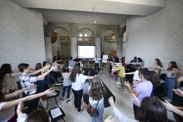Atelier de public speaking la Catedrala din Onești: „Ne-am propus să gestionăm emoții, dar am dezlănțuit o mare de emoții la despărțire”