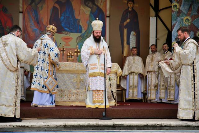 Curs festiv la Iași: absolvenții Facultății de Teologie din Iași au depus jurământul de credință
