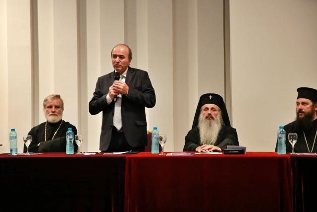 Curs festiv la Iași: absolvenții Facultății de Teologie din Iași au depus jurământul de credință