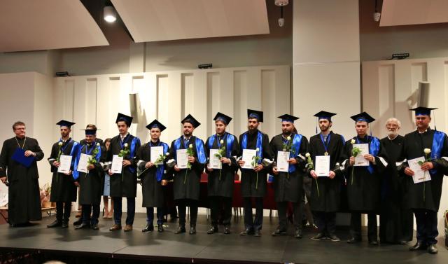 Curs festiv la Iași: absolvenții Facultății de Teologie din Iași au depus jurământul de credință