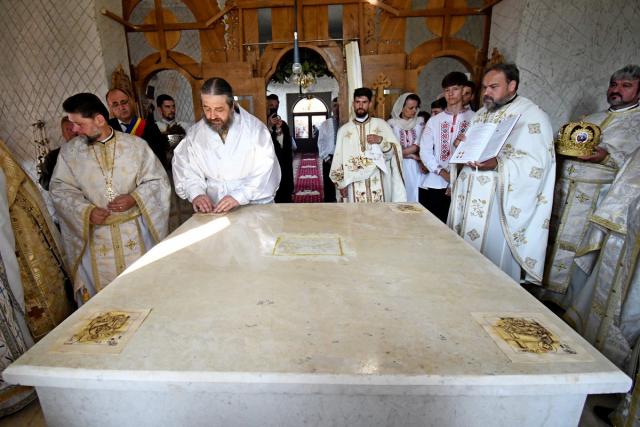 PS Nichifor Botoșăneanul a sfințit biserica filiei Broșteni a Parohiei Iacobeni