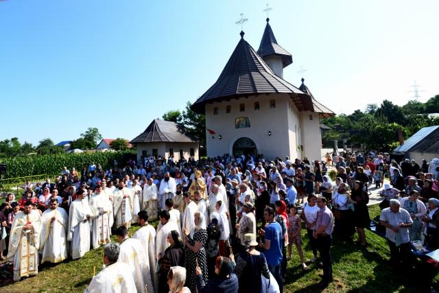 PS Nichifor Botoșăneanul a sfințit biserica filiei Broșteni a Parohiei Iacobeni