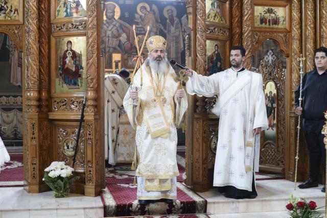 Slujire arhierească la hramul Bisericii „Binecredinciosul Voievod Ştefan cel Mare şi Sfânt” din Iaşi