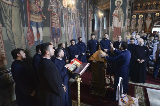 Slujire arhierească la hramul Bisericii „Binecredinciosul Voievod Ştefan cel Mare şi Sfânt” din Iaşi