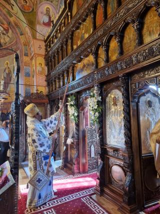 Resfințire de pictură și sfințire de complex parohial, la Parohia nemțeană Grumăzești
