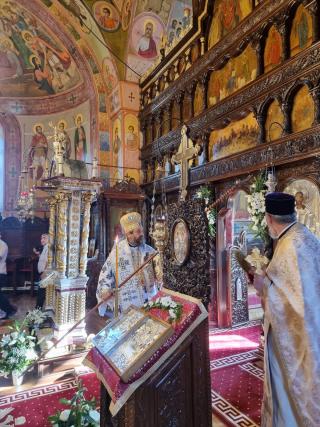 Resfințire de pictură și sfințire de complex parohial, la Parohia nemțeană Grumăzești