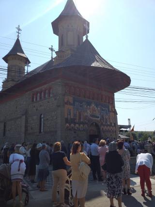 Resfințire de pictură și sfințire de complex parohial, la Parohia nemțeană Grumăzești