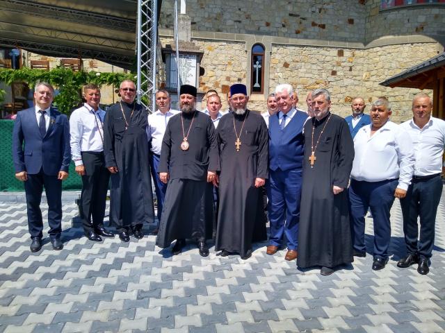 Resfințire de pictură și sfințire de complex parohial, la Parohia nemțeană Grumăzești