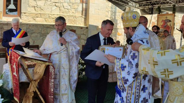 Resfințire de pictură și sfințire de complex parohial, la Parohia nemțeană Grumăzești