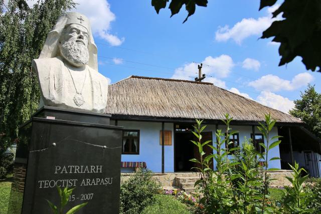 S-au împlinit 14 ani de la trecerea la cele veșnice a Părintelui Patriarh Teoctist. PS Nichifor a oficiat o slujbă de pomenire în satul natal al ierarhului botoșănean