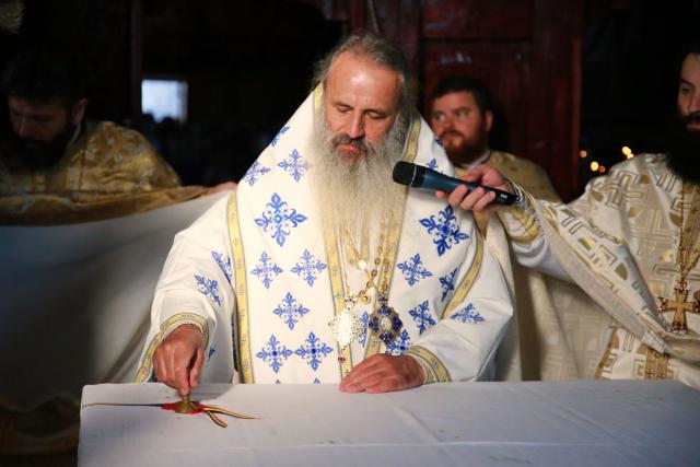Biserica din Obrijeni a îmbrăcat veșmântul sfințirii: „Biserica este locul luminii, căci Hristos Lumină este”