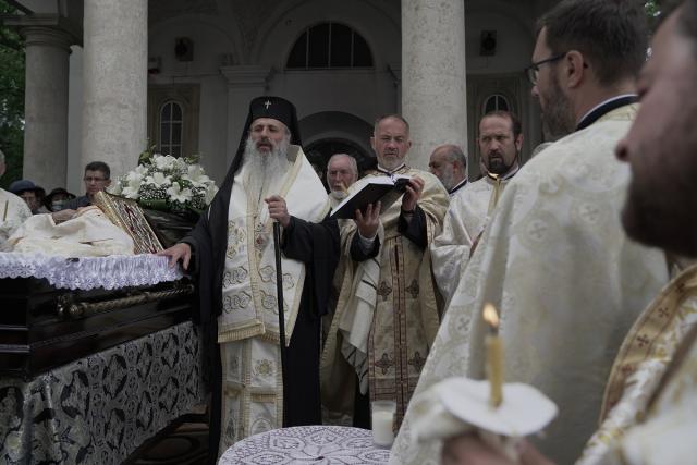 Părintele Dumitru Nechifor, înmormântat la biserica unde și-a dedicat jumătate din viață