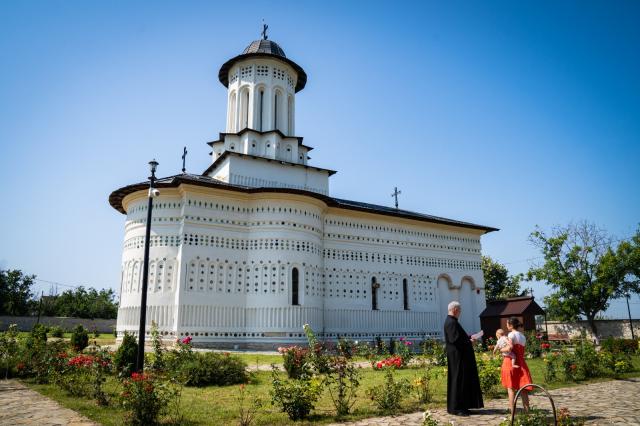 Sfântul Tămăduitor Pantelimon, cinstit de credincioșii Parohiei Aroneanu